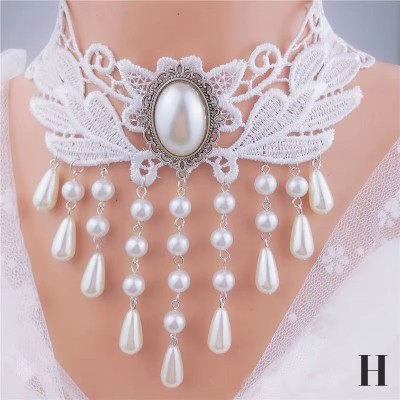 NASZYJNIK BIAŁY KORONKOWY CHOKER Z PEREŁKAMI